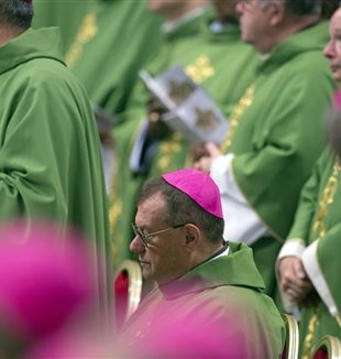 Aartsbisschop Pezzi tijdens de bisschoppensynode (Alessia Giuliani/Catholic Press Photo)